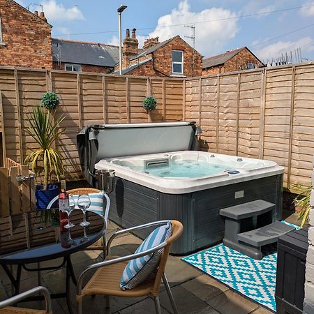 Villa Seaside Escapes - With Relaxing Hot Tub! Scarborough Exterior foto