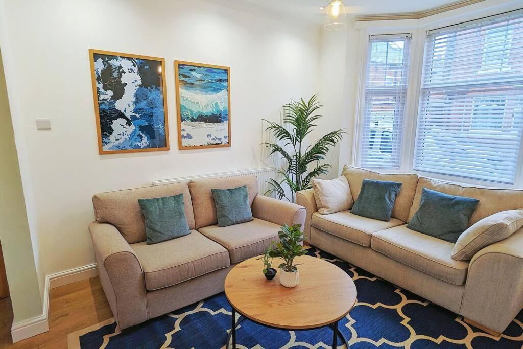 Villa Seaside Escapes - With Relaxing Hot Tub! Scarborough Exterior foto