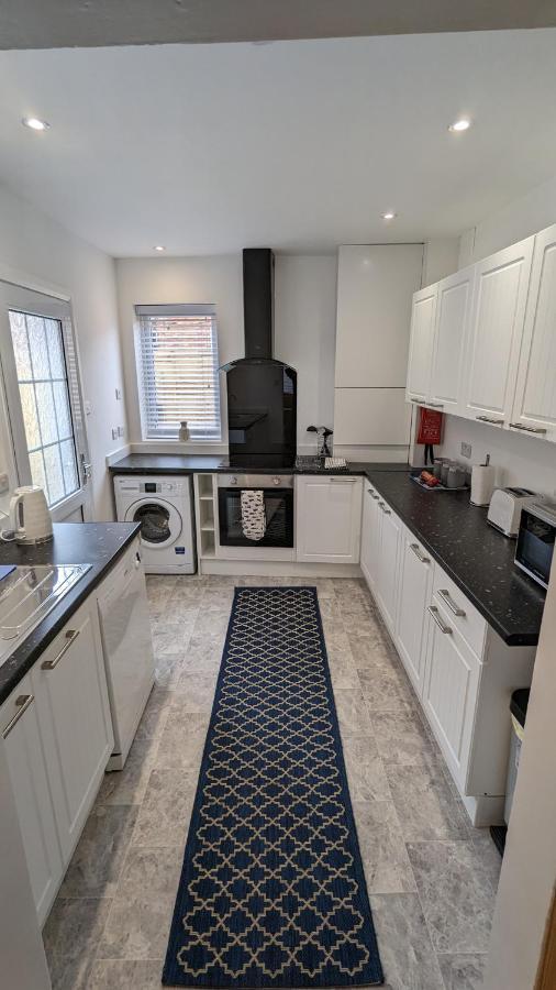 Villa Seaside Escapes - With Relaxing Hot Tub! Scarborough Exterior foto