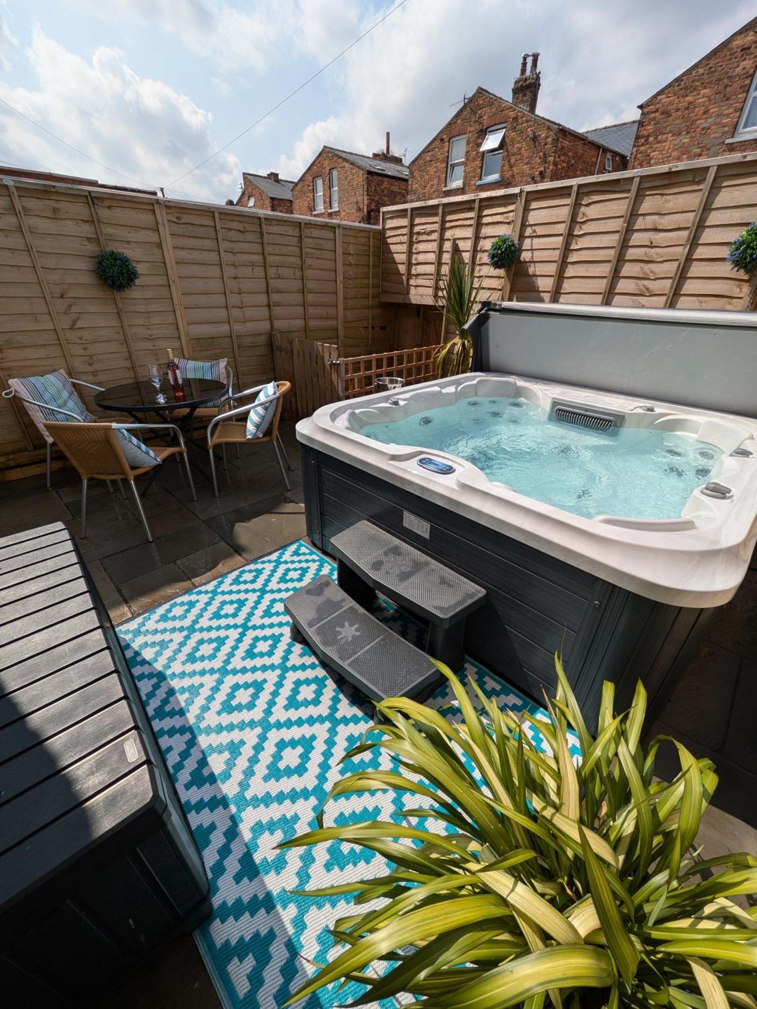 Villa Seaside Escapes - With Relaxing Hot Tub! Scarborough Exterior foto
